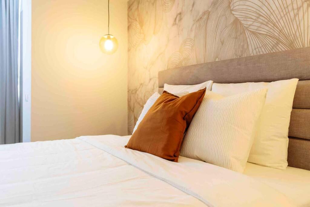 ブカレストStunning Views 2Br Intercontinental Flatアパートメント エクステリア 写真