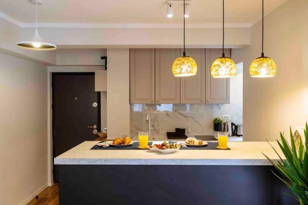 ブカレストStunning Views 2Br Intercontinental Flatアパートメント エクステリア 写真