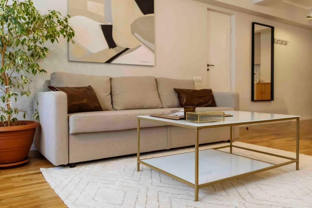 ブカレストStunning Views 2Br Intercontinental Flatアパートメント エクステリア 写真