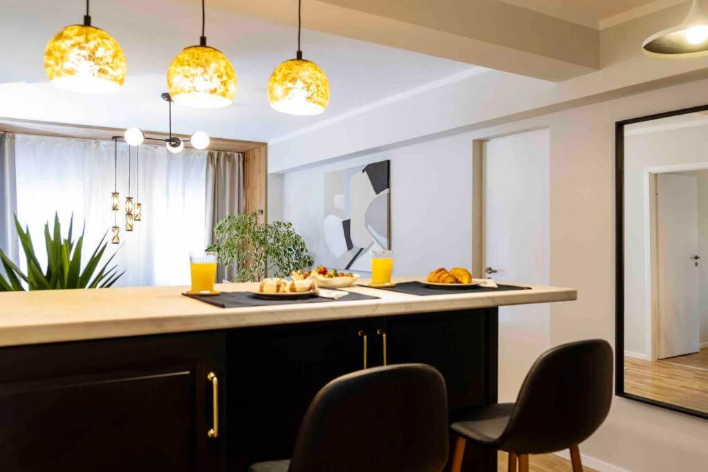 ブカレストStunning Views 2Br Intercontinental Flatアパートメント エクステリア 写真