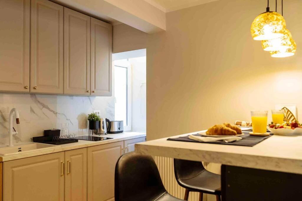 ブカレストStunning Views 2Br Intercontinental Flatアパートメント エクステリア 写真