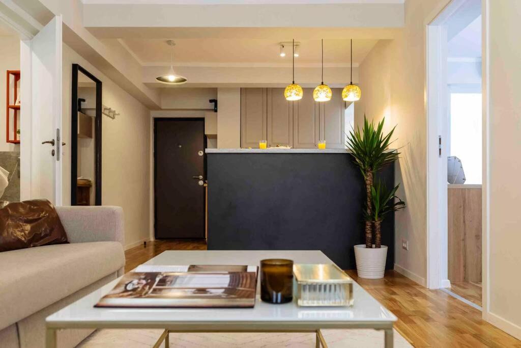 ブカレストStunning Views 2Br Intercontinental Flatアパートメント エクステリア 写真