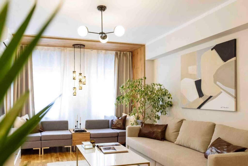 ブカレストStunning Views 2Br Intercontinental Flatアパートメント エクステリア 写真