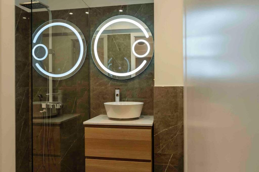 ブカレストStunning Views 2Br Intercontinental Flatアパートメント エクステリア 写真