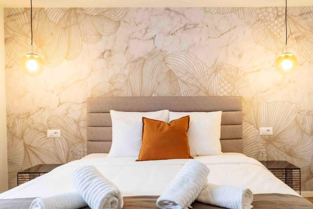 ブカレストStunning Views 2Br Intercontinental Flatアパートメント エクステリア 写真