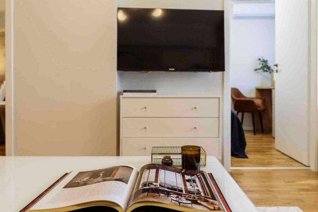 ブカレストStunning Views 2Br Intercontinental Flatアパートメント エクステリア 写真